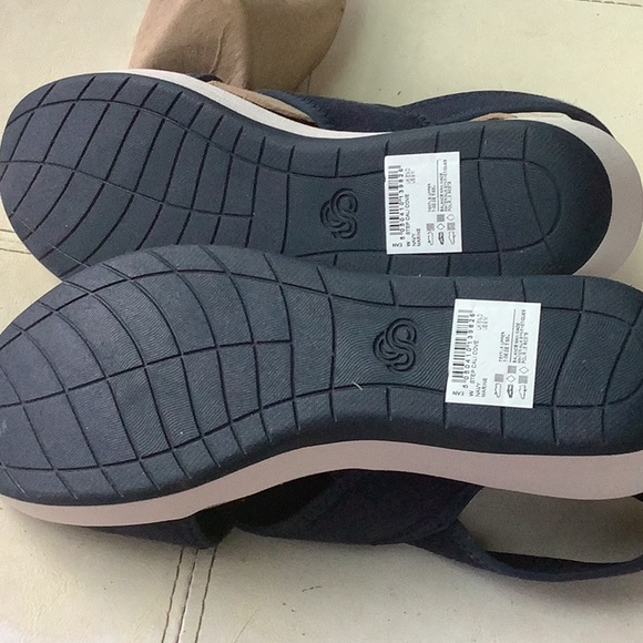 NWT cloudsteppers by Clark’s navy - Picture 8 of 9